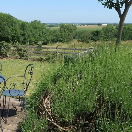 Taru Panzió Chauray